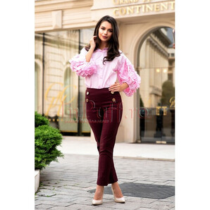 Pantaloni cu talie inalta accesoirizati cu nasturi aurii