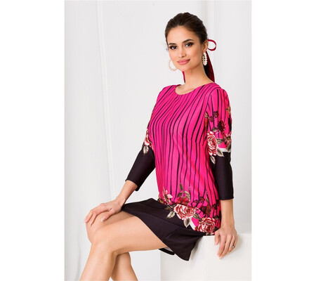 Rochie Anisia fucsia cu dungi albe si flori roz