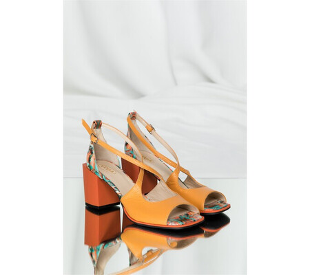 Sandale Kiara orange cu imprimeu geometric si barete incrucisate