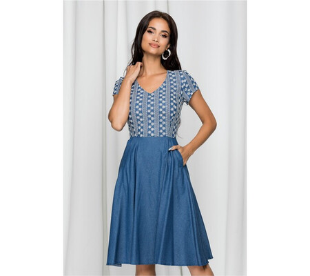 Rochie Katarine albastra din denim cu broderie pe bust