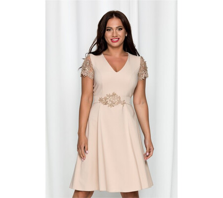 Rochie LaDonna bej accesorizata cu perlute si flori brodate