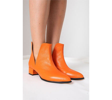 Botine joase orange cu decupaj