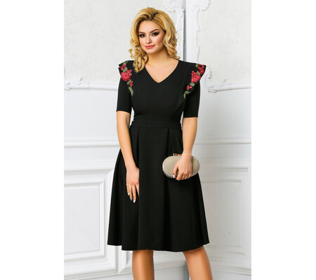 Rochie Iunia neagra cu broderie si pliuri