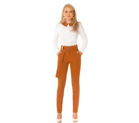 Pantaloni Pretty Girl office camel cu accesoriu metalic