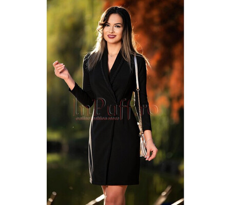 Rochie neagra cu decolteu petrecut