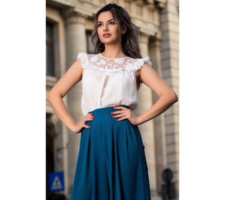 Bluza eleganta alba din panza topita cu volanas si broderie